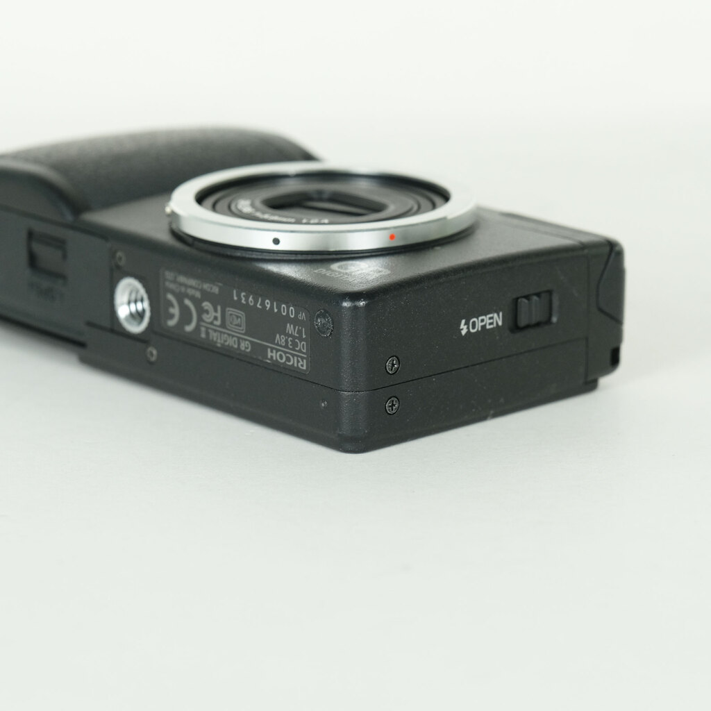 RICOH GR DIGITAL IIの出品 | ONE SCENE（ワンシーン）
