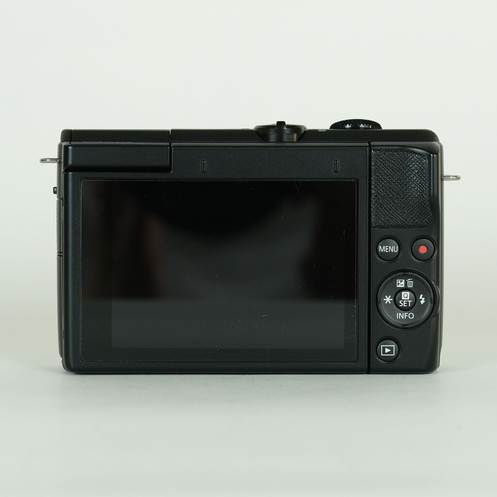 Canon EOS M200