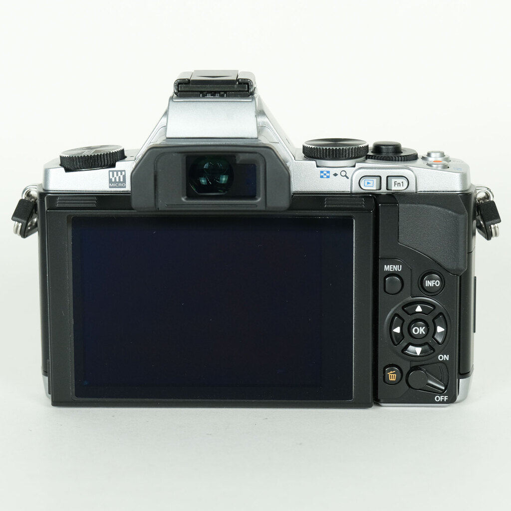 OLYMPUS OM-D E-M5 ボディ シルバー OLYMPUS OM-D E-M5 ボディ シルバー