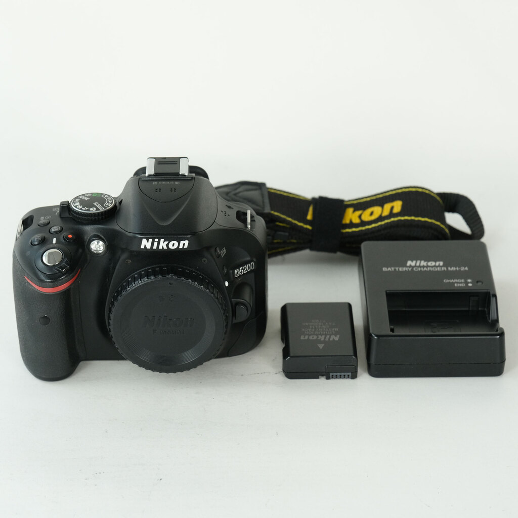 Nikon D5200 ボディ ブラックの出品 | ONE SCENE（ワンシーン）