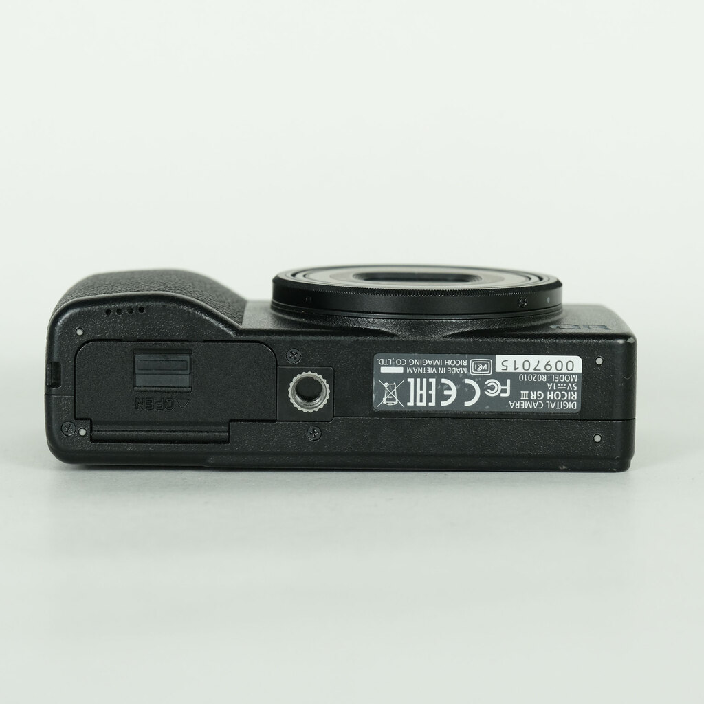 RICOH GR IIIの出品 | ONE SCENE（ワンシーン）