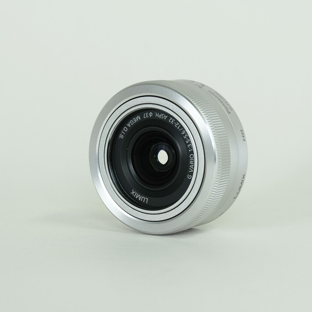Panasonic LUMIX G VARIO 12-32mm / F3.5-5.6 ASPH. / MEGA O.I.S.