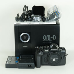 OLYMPUS OM-D E-M1 Mark II