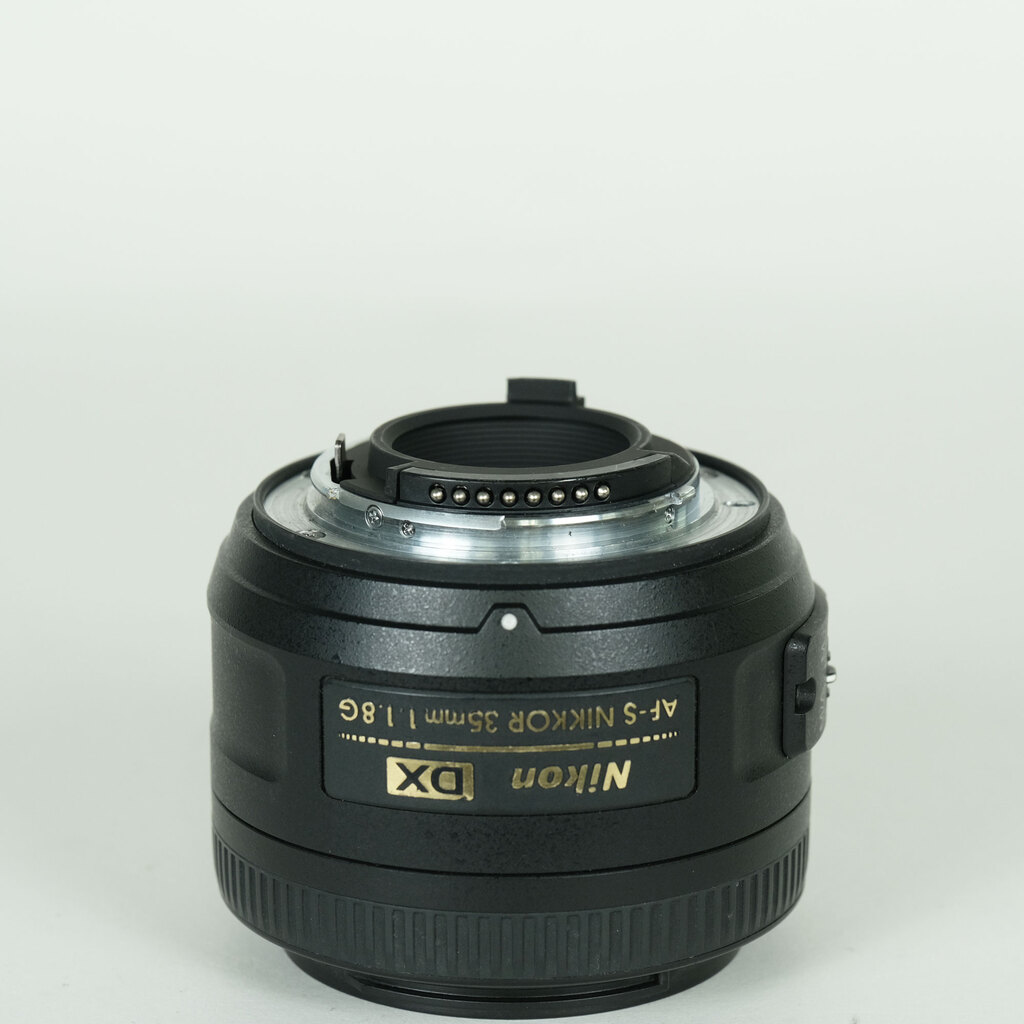 Nikon AF-S DX NIKKOR 35mm f/1.8G Nikon AF-S DX NIKKOR 35mm f/1.8G