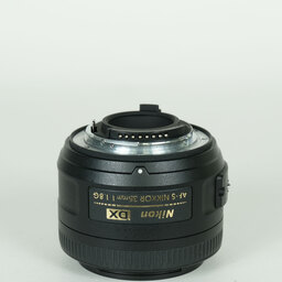 Nikon AF-S DX NIKKOR 35mm f/1.8G Nikon AF-S DX NIKKOR 35mm f/1.8G