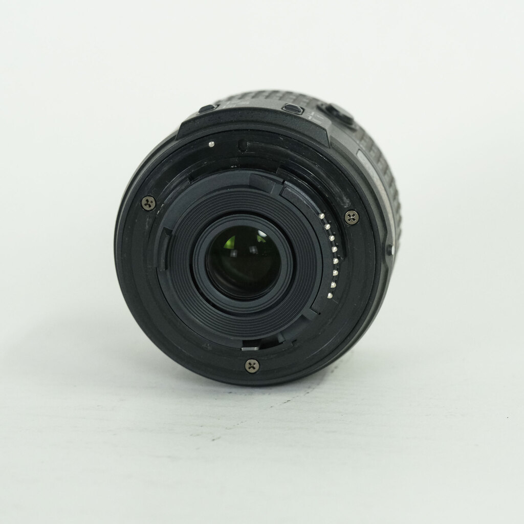 Nikon AF-S DX NIKKOR 18-55mm f3.5-5.6G VR II Nikon AF-S DX NIKKOR 18-55mm f3.5-5.6G VR II