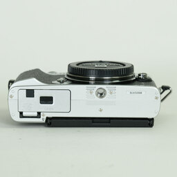OLYMPUS PEN E-P7