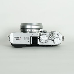 FUJIFILM X100F シルバー FUJIFILM X100F シルバー