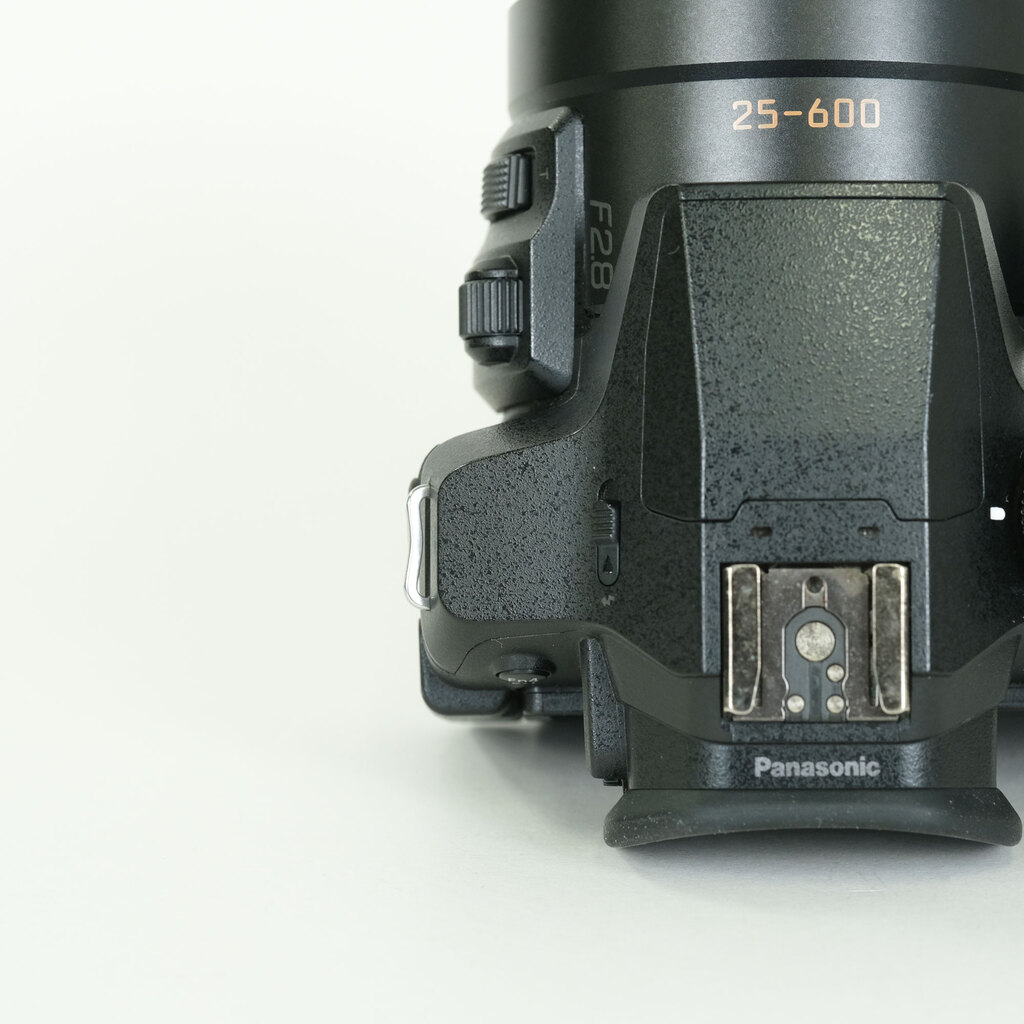 Panasonic LUMIX DMC-FZ300