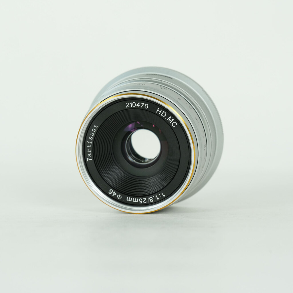 七工匠 7artisans 25mm F1.8 (フジフイルムX用) シルバーの出品 | ONE