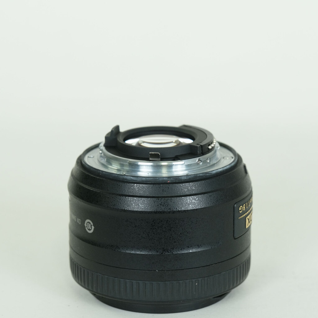 Nikon AF-S DX NIKKOR 35mm f/1.8G Nikon AF-S DX NIKKOR 35mm f/1.8G