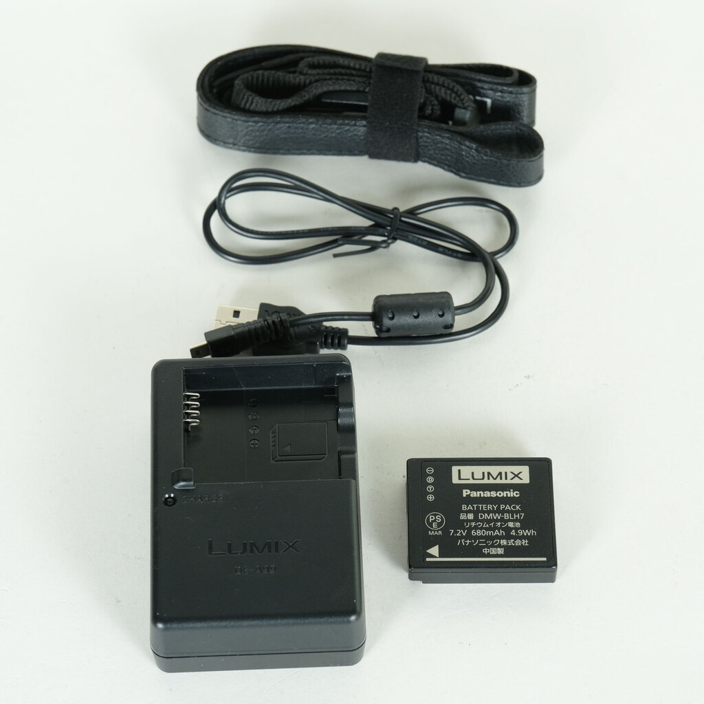 Panasonic LUMIX DMC-GF7 ボディ シルバーの出品 | ONE SCENE（ワン