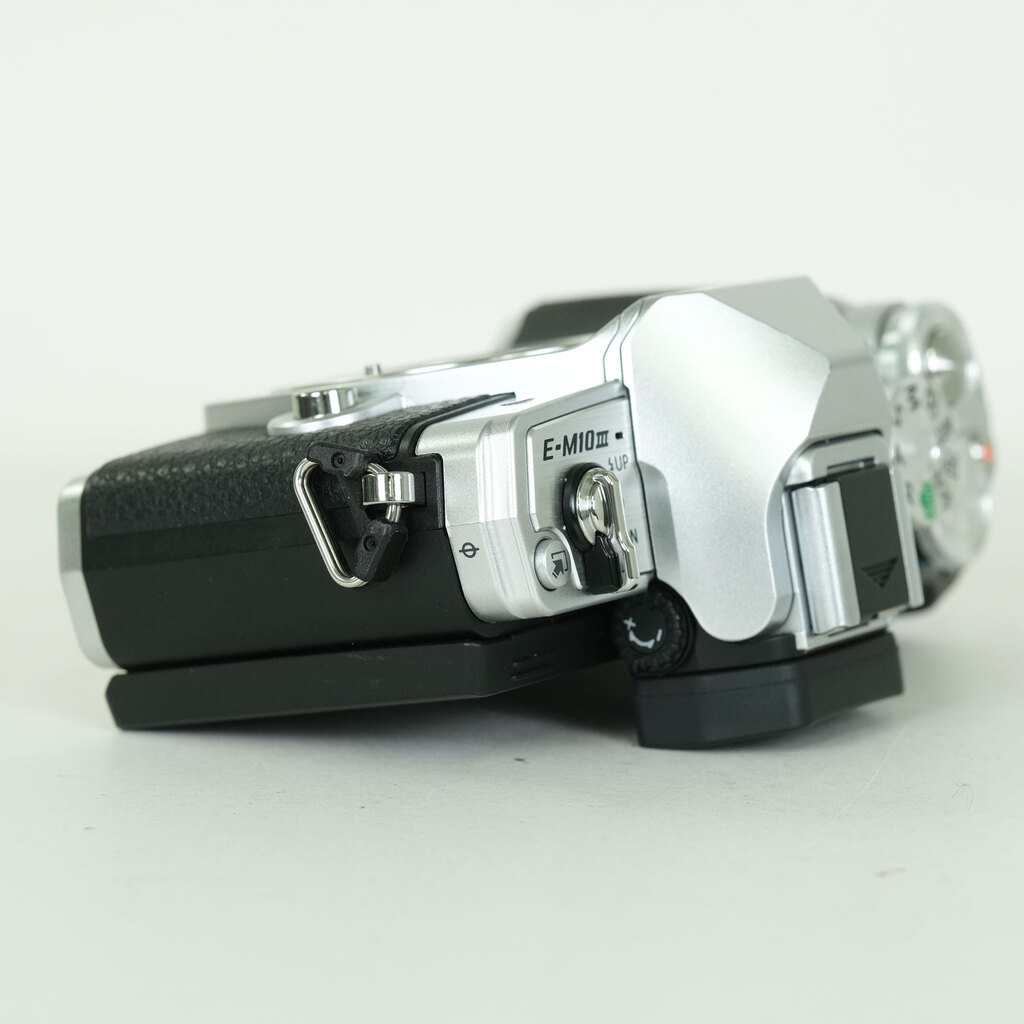 OLYMPUS OM-D E-M10 Mark III
