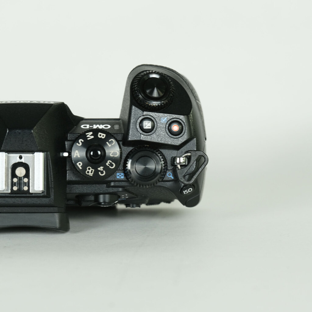 OLYMPUS OM-D E-M1 Mark III