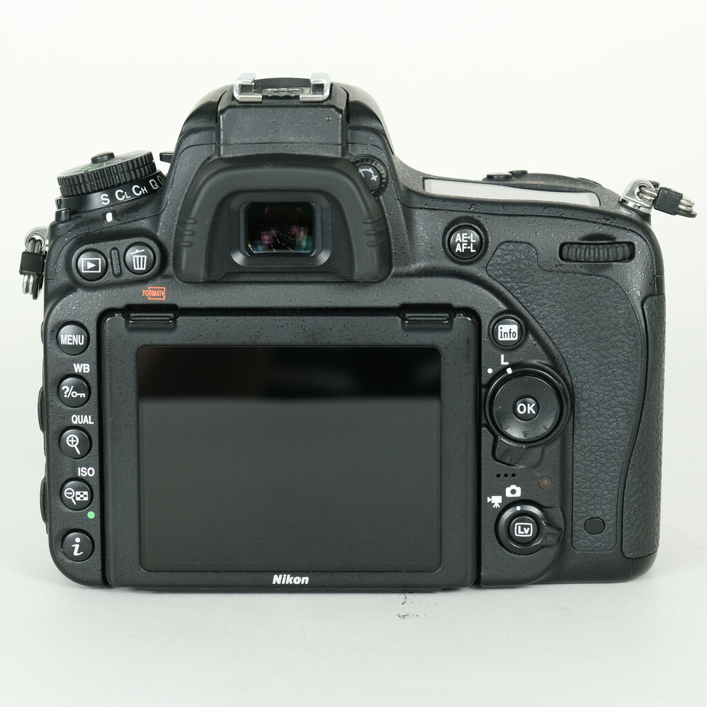Nikon D750 [�{�f�B]