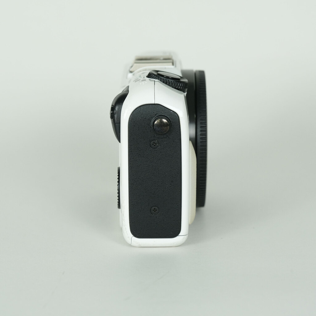 Canon EOS M2 ボディ ホワイトの出品 | ONE SCENE（ワンシーン）