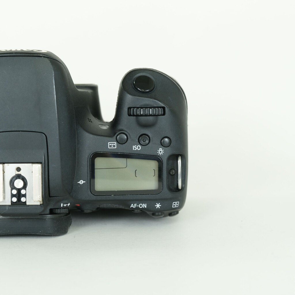 Canon EOS 9000D