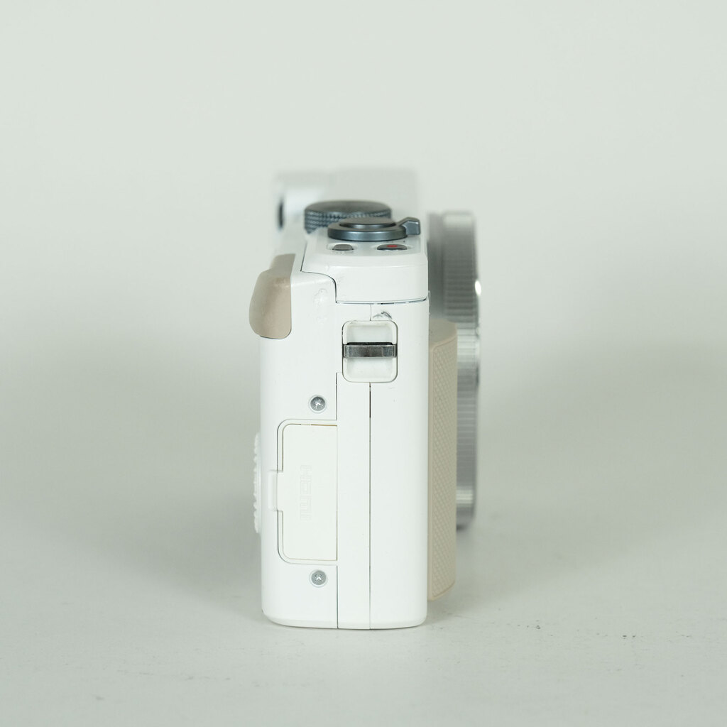 Panasonic LUMIX DMC-TZ85 ホワイトの出品 | ONE SCENE（ワンシーン）