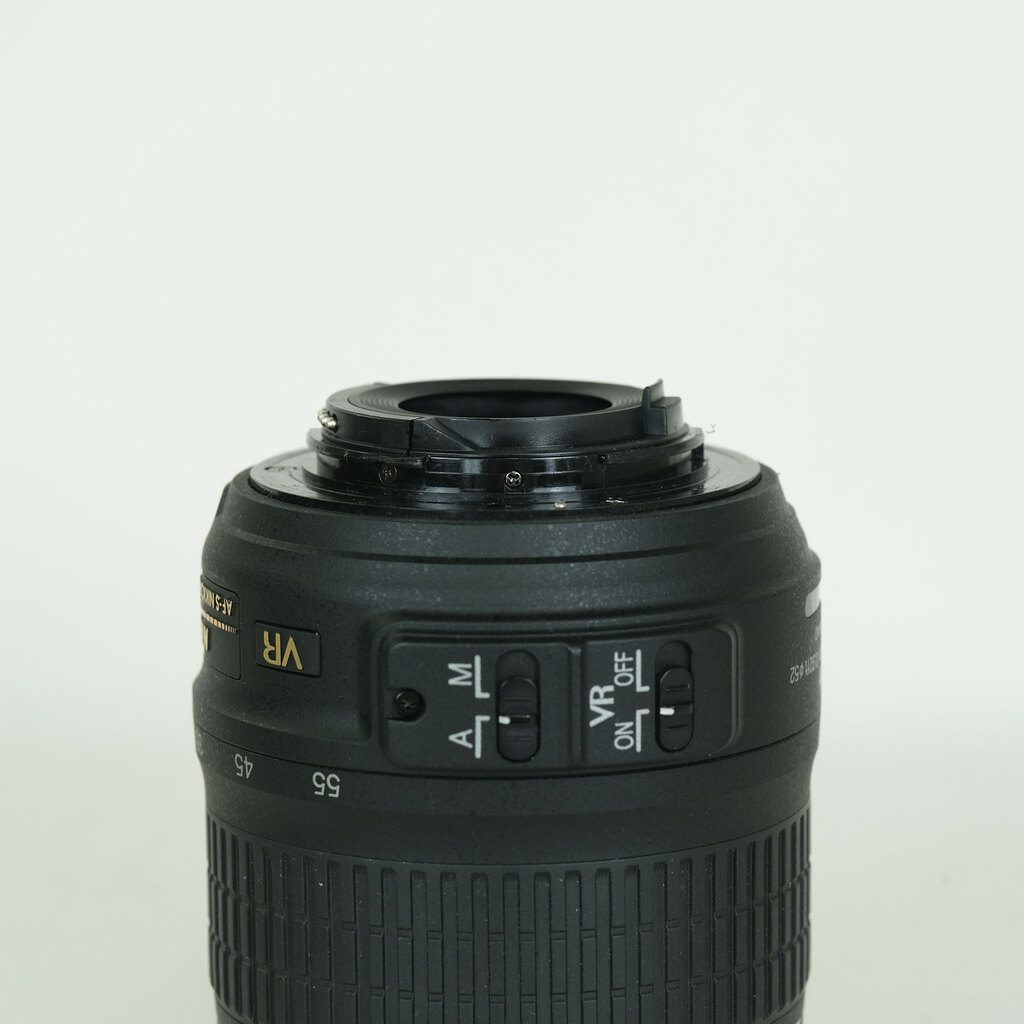 Nikon AF-S DX NIKKOR 18-55mm F3.5-5.6 G VR Nikon AF-S DX NIKKOR 18-55mm F3.5-5.6 G VR
