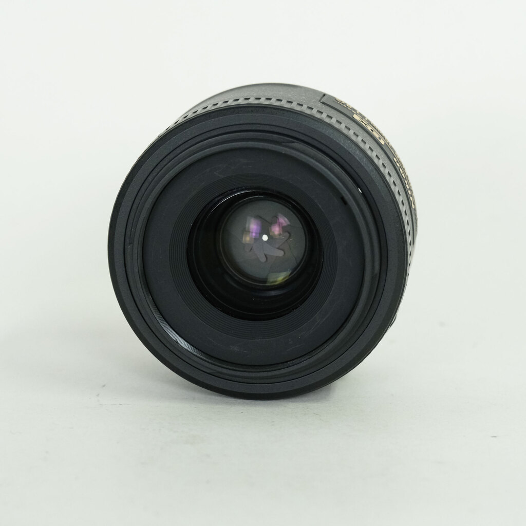 Nikon AF-S DX NIKKOR 35mm f/1.8G Nikon AF-S DX NIKKOR 35mm f/1.8G