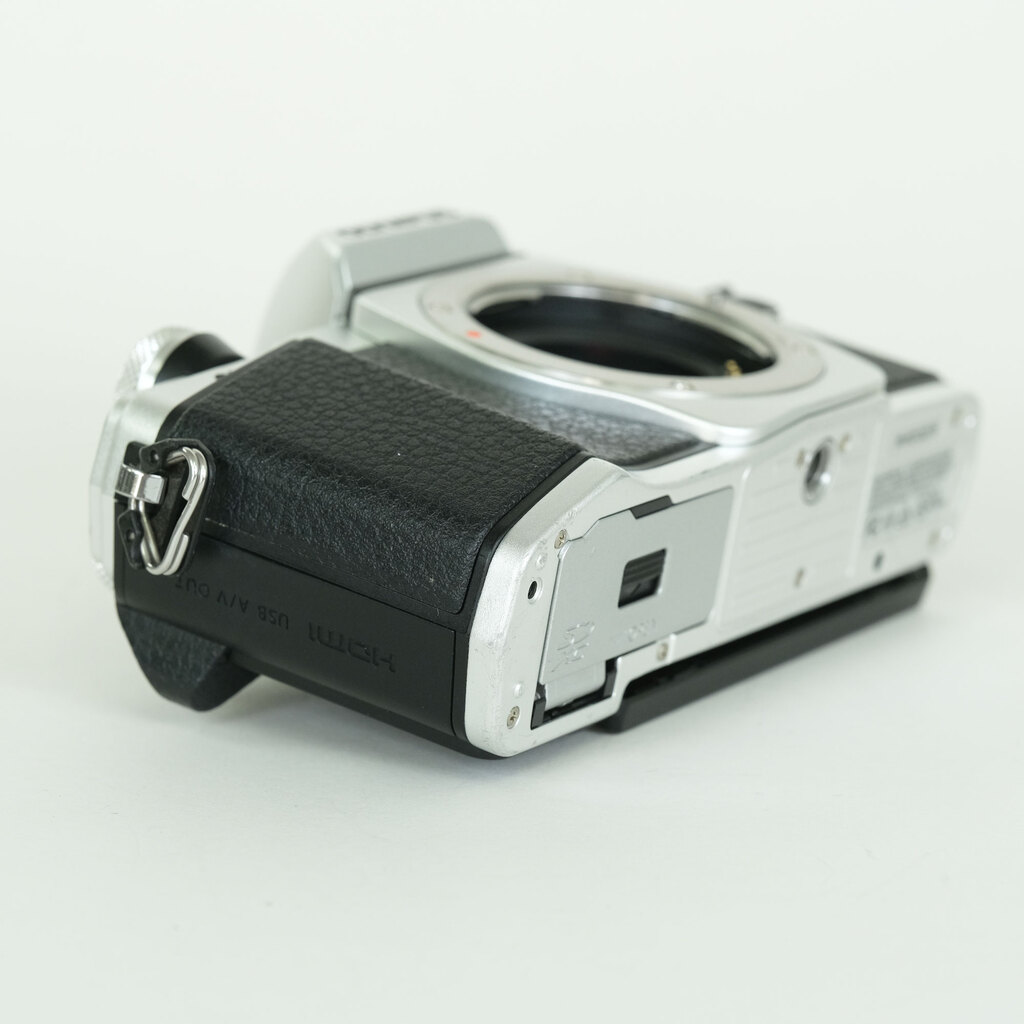 OLYMPUS OM-D E-M10 Mark II