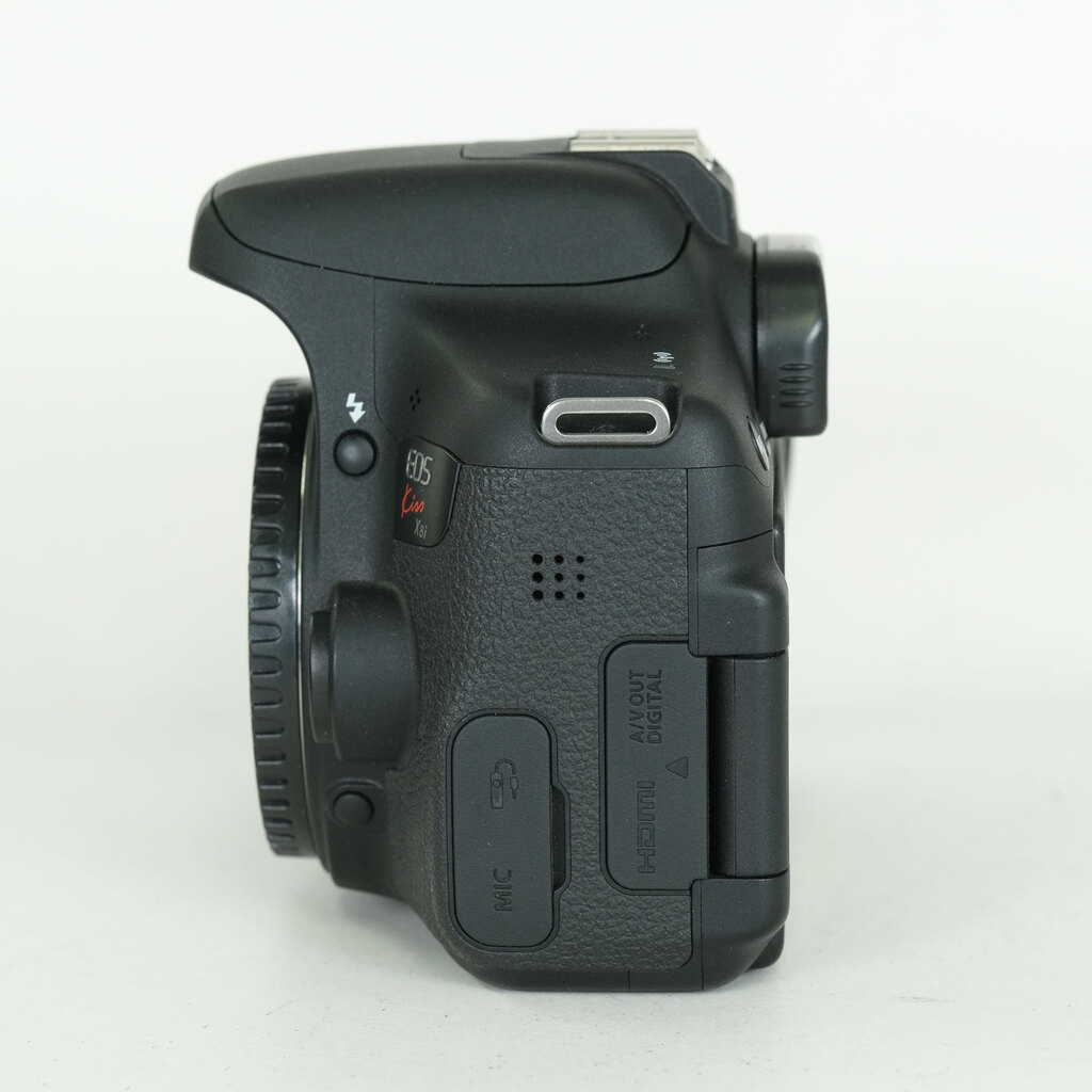 Canon EOS Kiss X8i