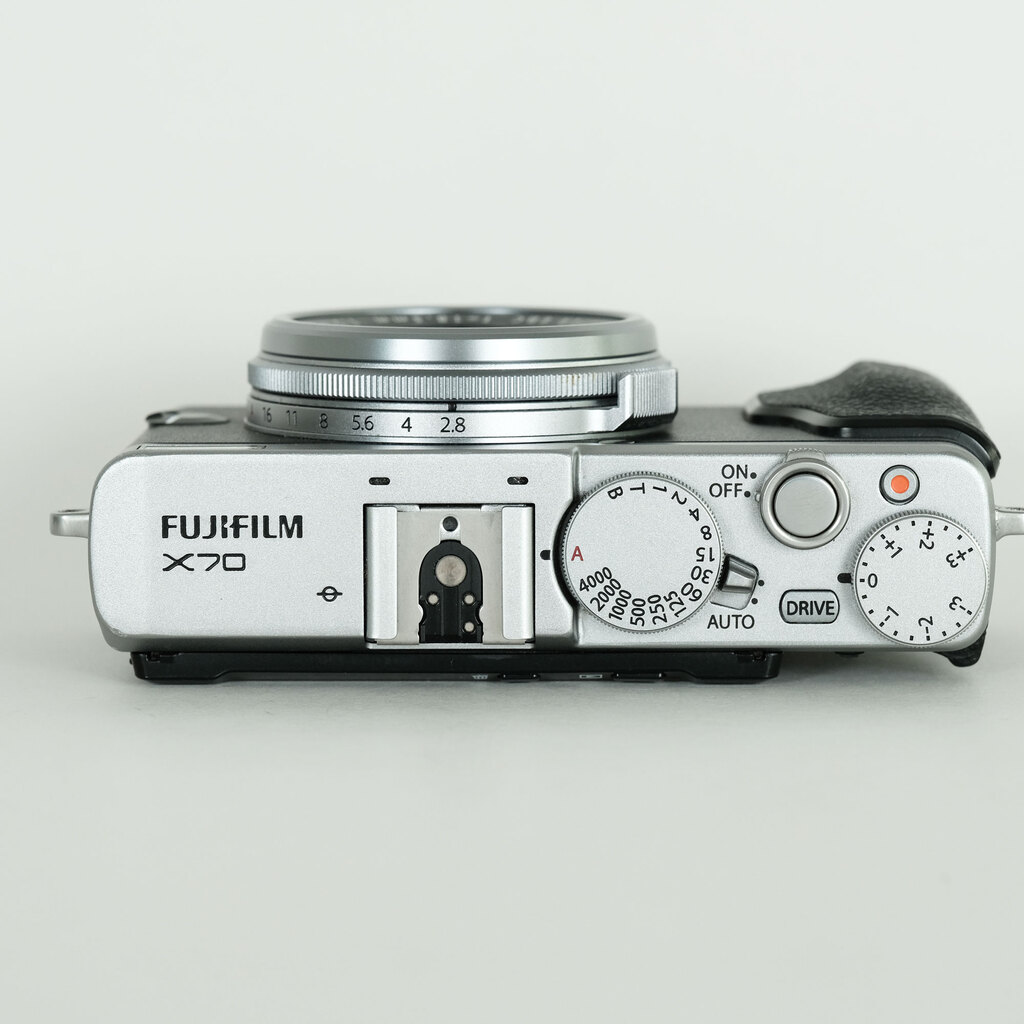 FUJIFILM X70 シルバー