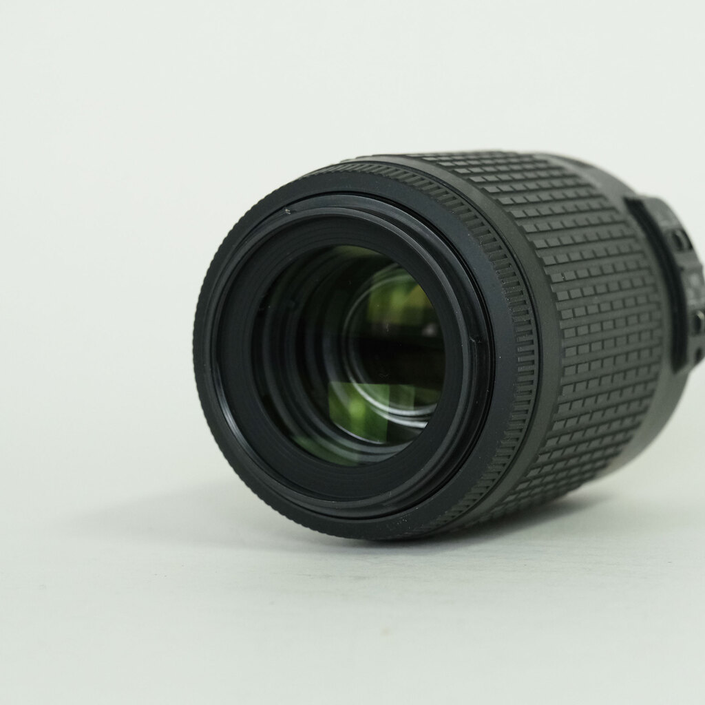 Nikon AF-S DX VR Zoom-Nikkor 55-200mm F4-5.6G IF-ED Nikon AF-S DX VR Zoom-Nikkor 55-200mm F4-5.6G IF-ED