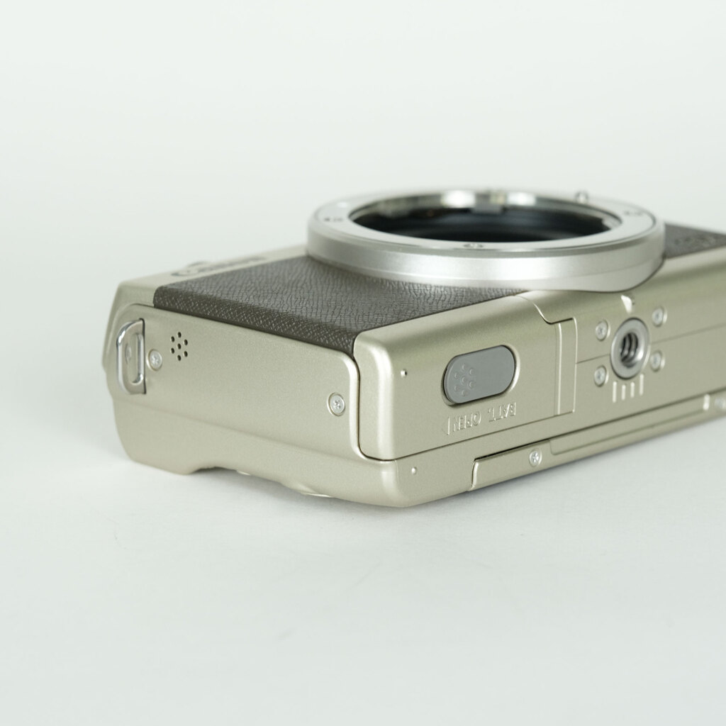 Canon EOS M200 ボディ リミテッドゴールドの出品 | ONE SCENE（ワン