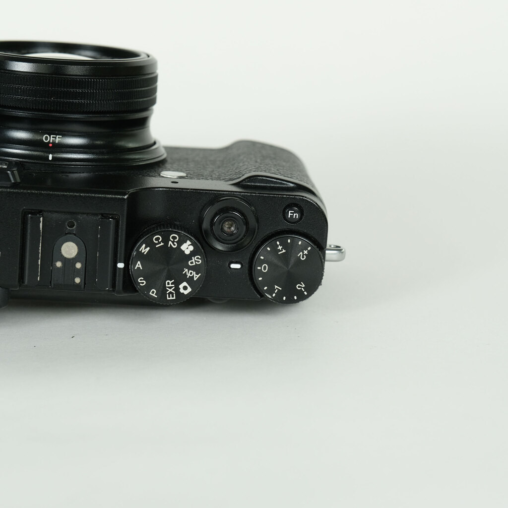 FUJIFILM X10 ブラックの出品 | ONE SCENE（ワンシーン）