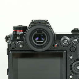 Panasonic LUMIX DC-S1 Panasonic LUMIX DC-S1