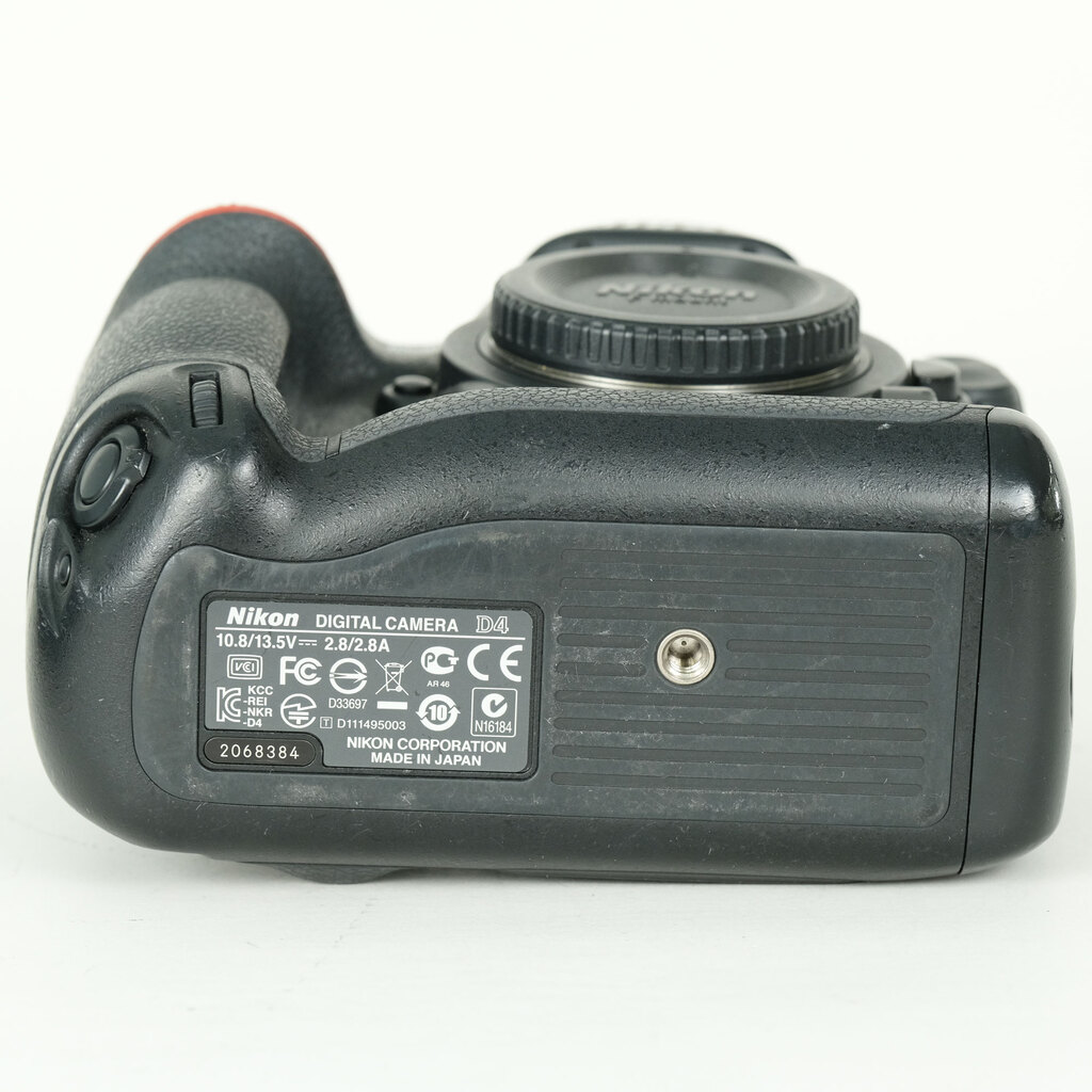 【美品・ショット数少】Nikon D4 Nikon D4の出品 | ONE SCENE（ワンシーン）