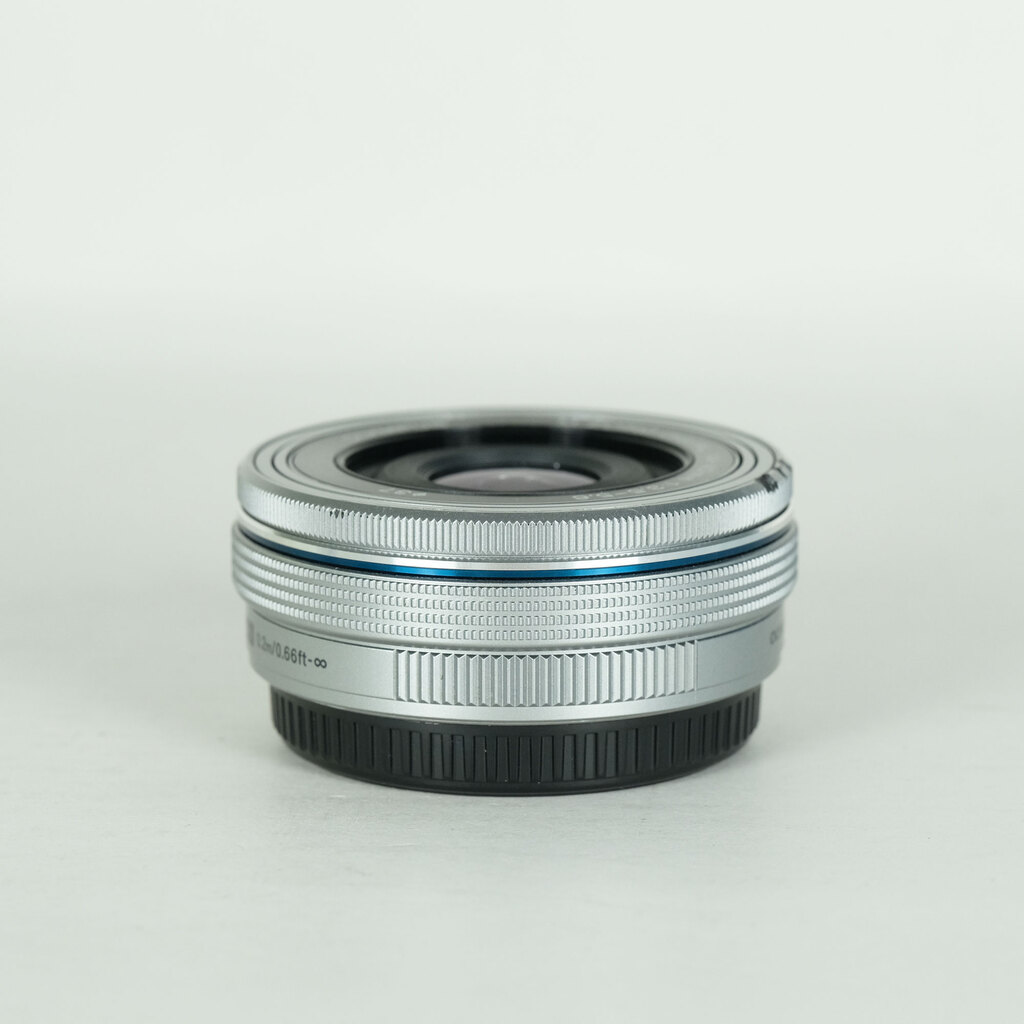 OLYMPUS M.ZUIKO DIGITAL ED 14-42mm F3.5-5.6 EZ シルバーの出品