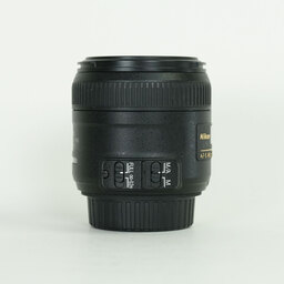 Nikon AF-S DX Micro NIKKOR 40mm f/2.8G Nikon AF-S DX Micro NIKKOR 40mm f/2.8G