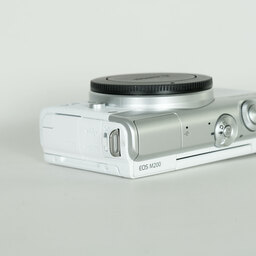 Canon EOS M200 ボディ ホワイト