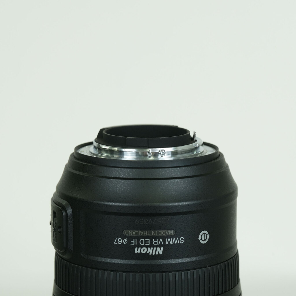 Nikon AF-S VR Zoom-Nikkor 70-300mm F4.5-5.6G IF-ED Nikon AF-S VR Zoom-Nikkor 70-300mm F4.5-5.6G IF-ED