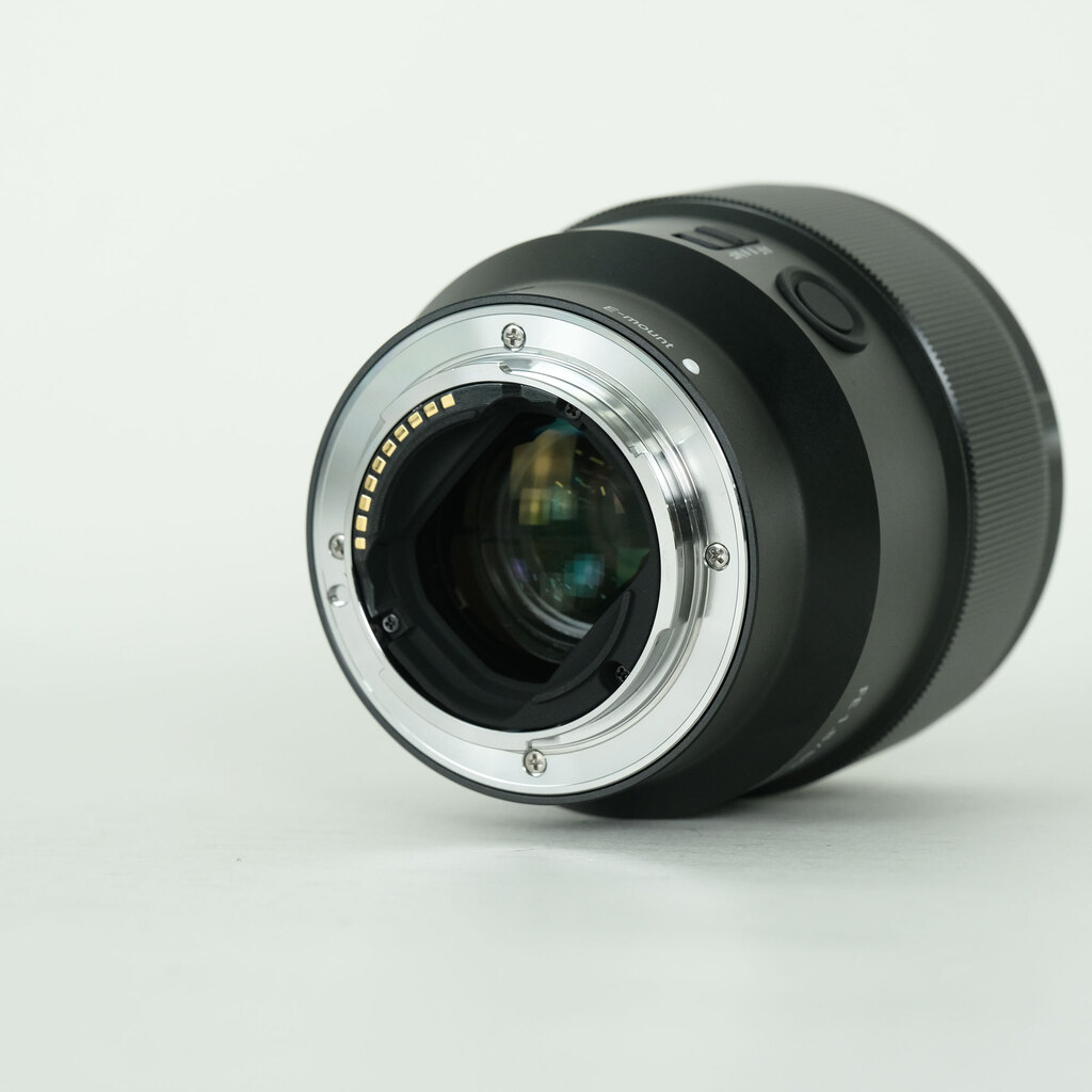 SONY FE 85mm F1.8 SEL85F18の出品 | ONE SCENE（ワンシーン）