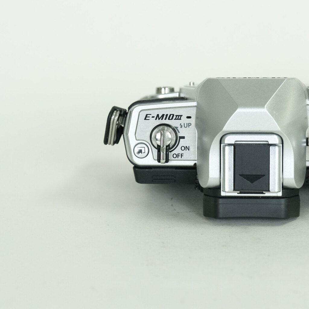 OLYMPUS OM-D E-M10 Mark III