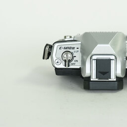 OLYMPUS OM-D E-M10 Mark III