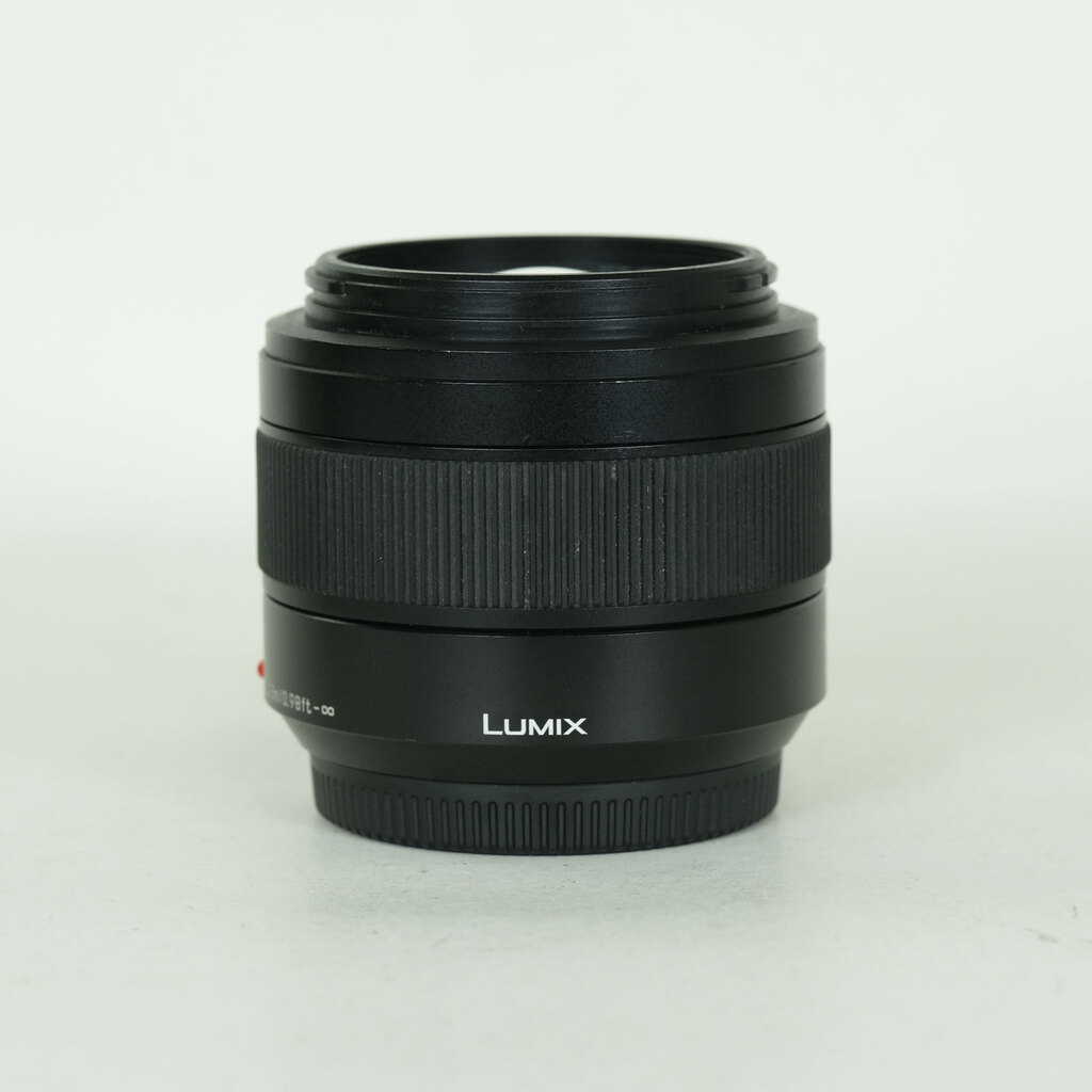 Panasonic LEICA DG SUMMILUX 25mm/F1.4 II ASPH. Panasonic LEICA DG SUMMILUX 25mm/F1.4 II ASPH.