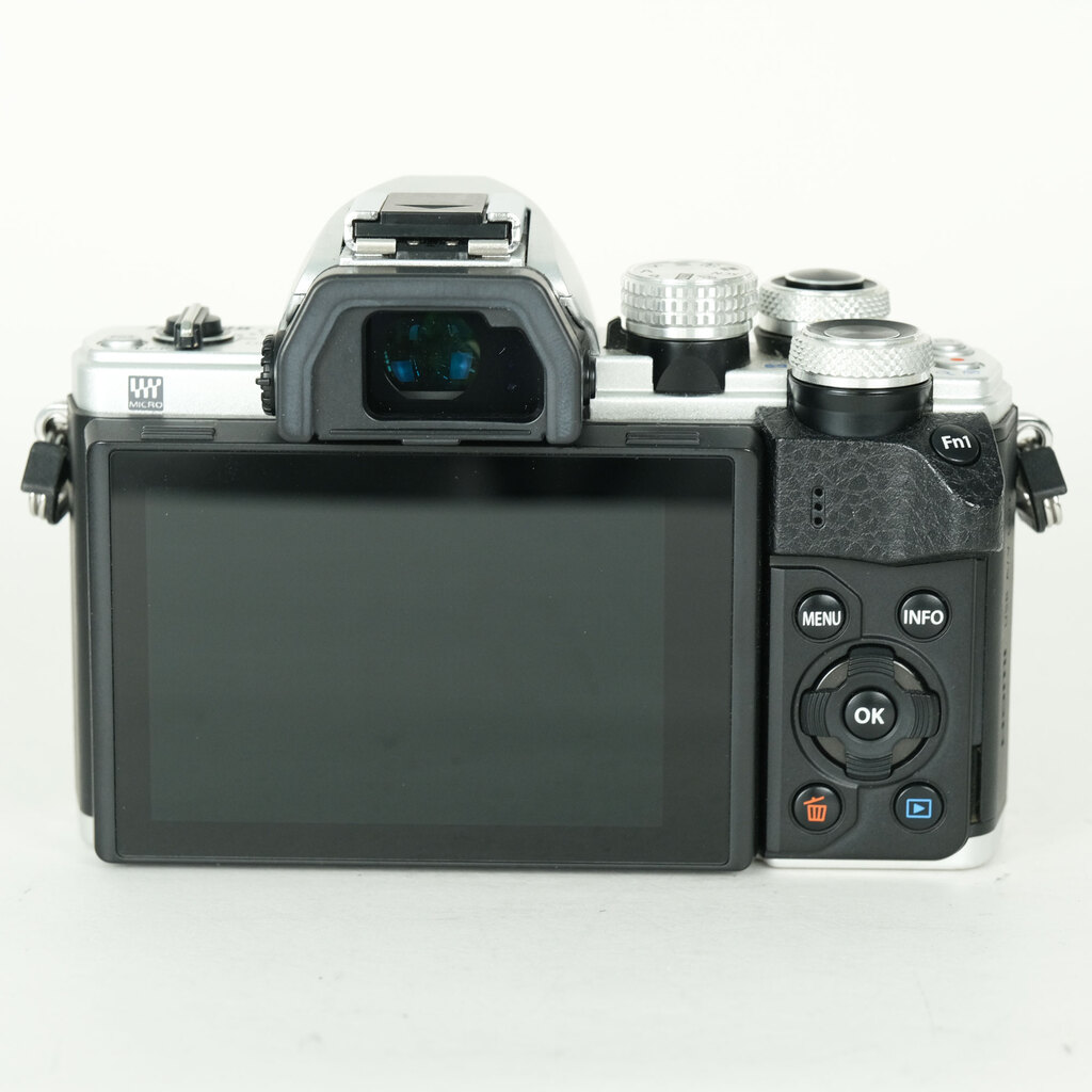 OLYMPUS OM-D E-M10 Mark II