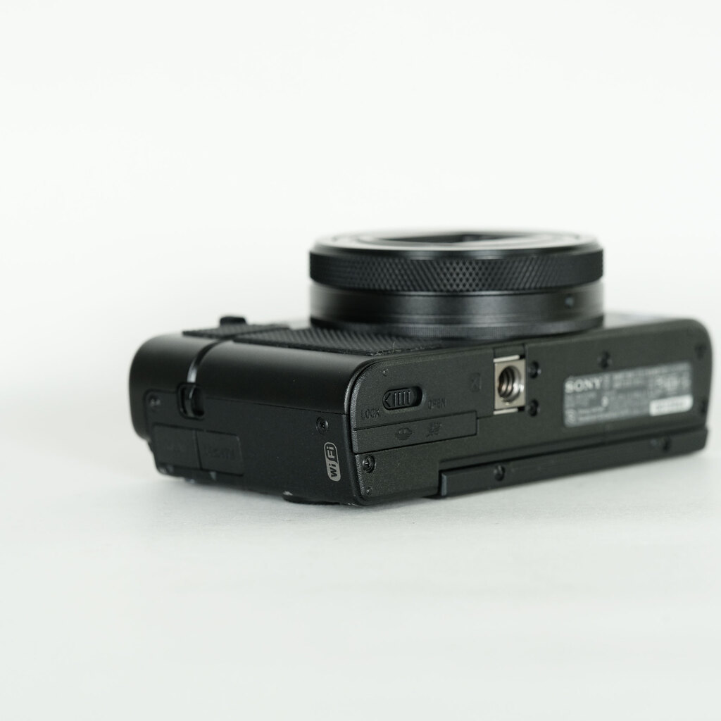 SONY Cyber-shot DSC-RX100M6