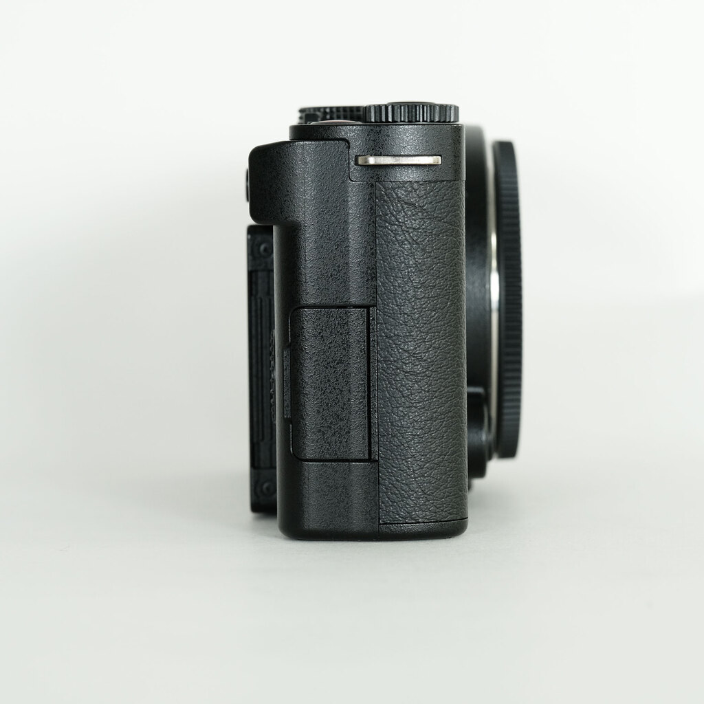 Panasonic LUMIX DC-S9