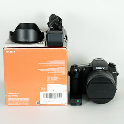 SONY Cyber-shot DSC-RX10M3