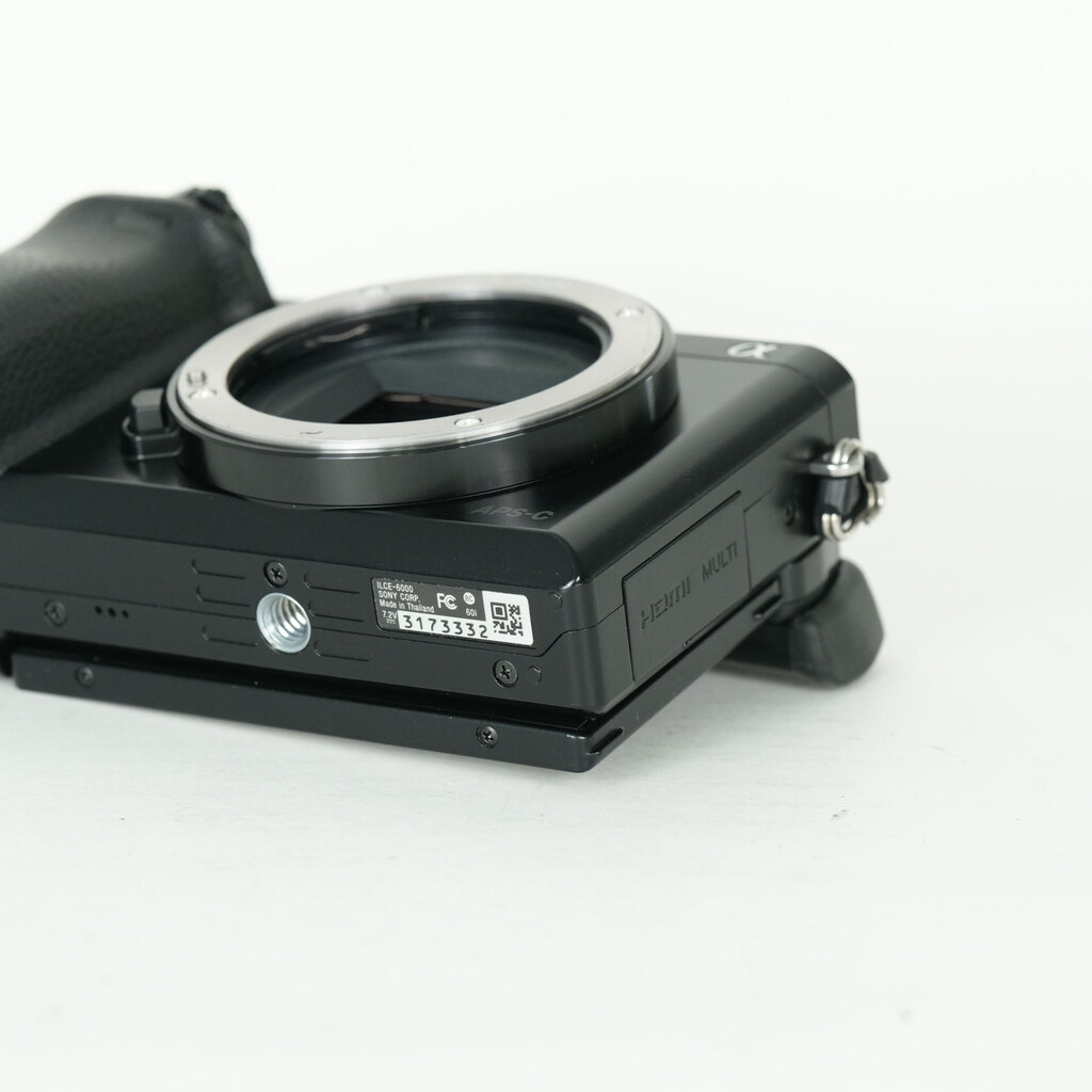 SONY α6000（ILCE-6000）の出品 | ONE SCENE（ワンシーン）