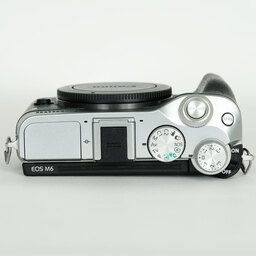 Canon EOS M6
