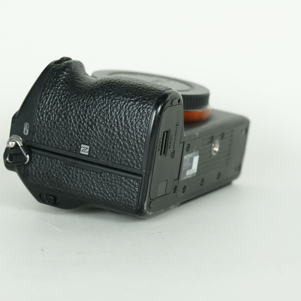 SONY α7R III（ILCE-7RM3）の出品 | ONE SCENE（ワンシーン）