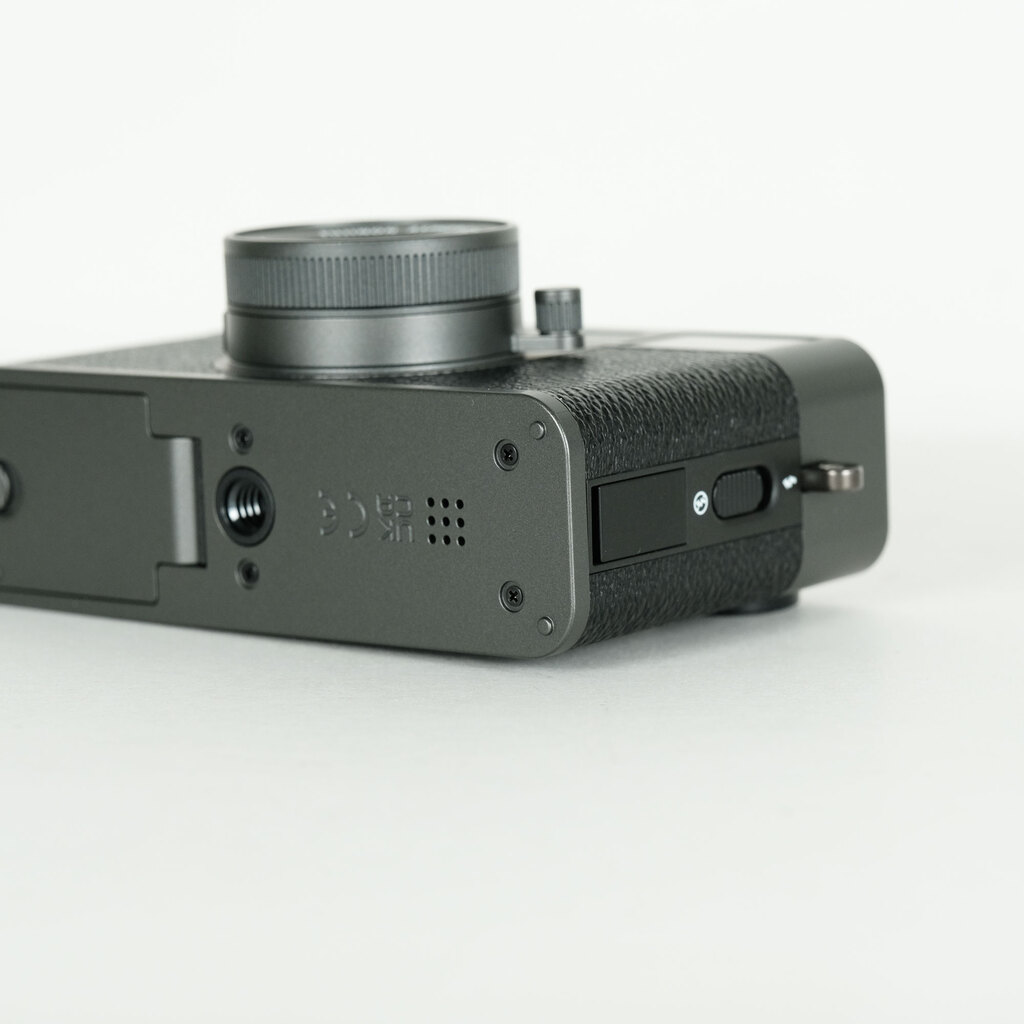 FUJIFILM X half X-HF1