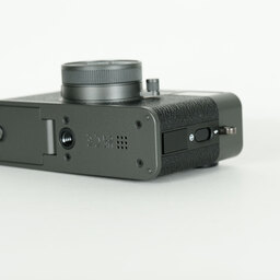 FUJIFILM X half X-HF1