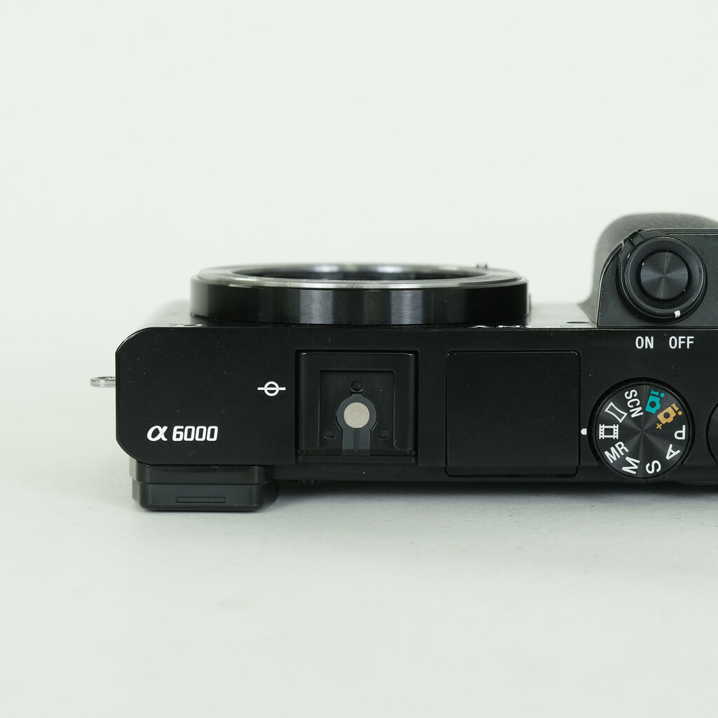 SONY α6000（ILCE-6000）の出品 | ONE SCENE（ワンシーン）